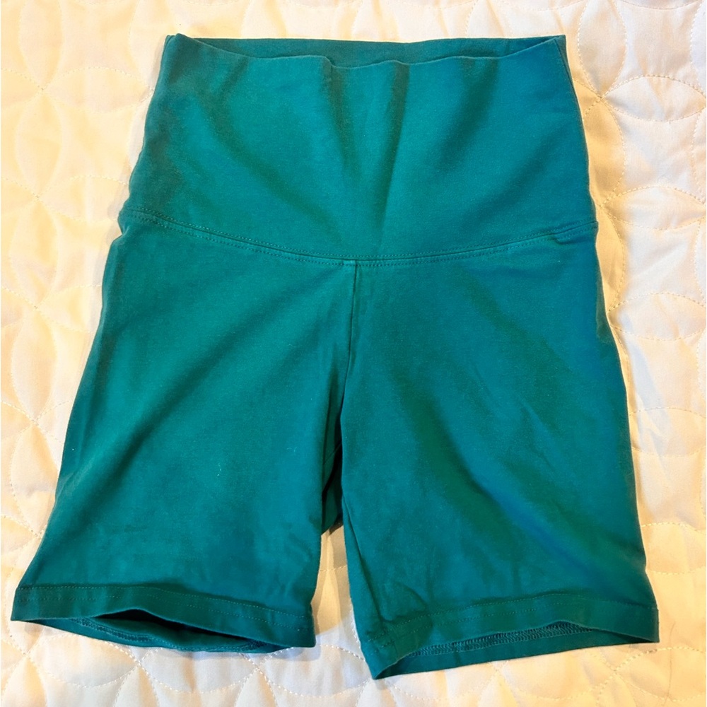 Aritzia TNA Chill biker shorts